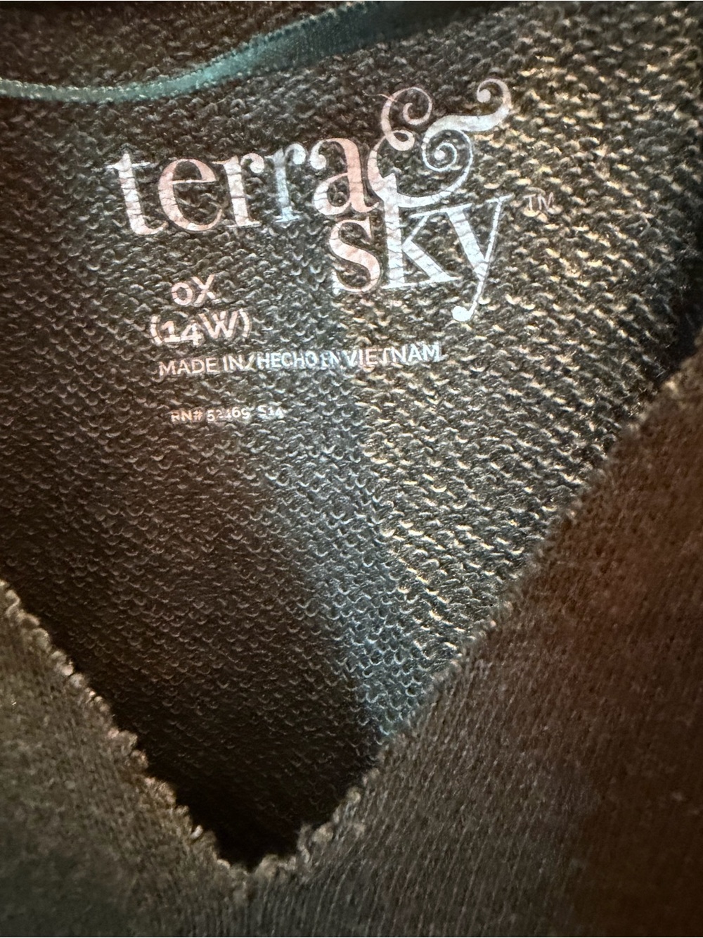 Terra & Sky woman’s Olive V-Neck Sweatshirt - Picture 3 of 3